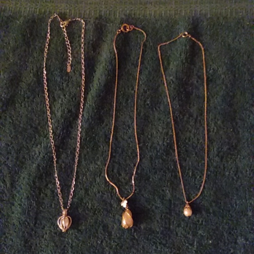 6/$20 Single faux pearl necklaces